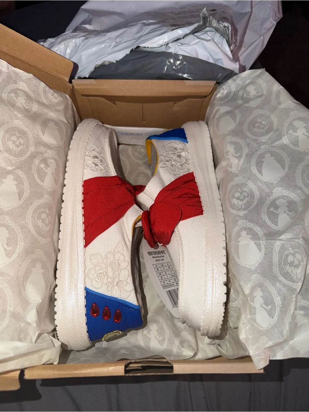 Hey Dude Disney Snow White Limited Edition